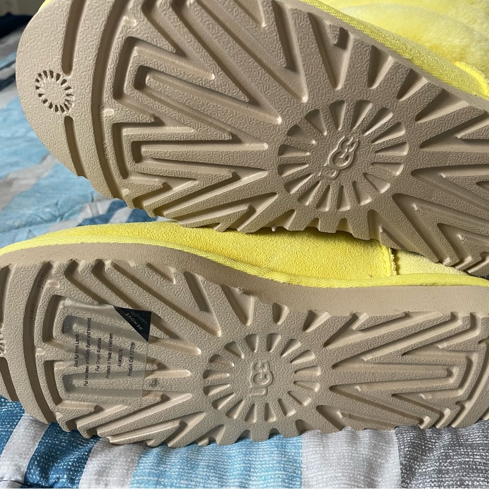 UGG Fluff Mini Quilted yellow women’s 6 No box - Picture 4 of 4